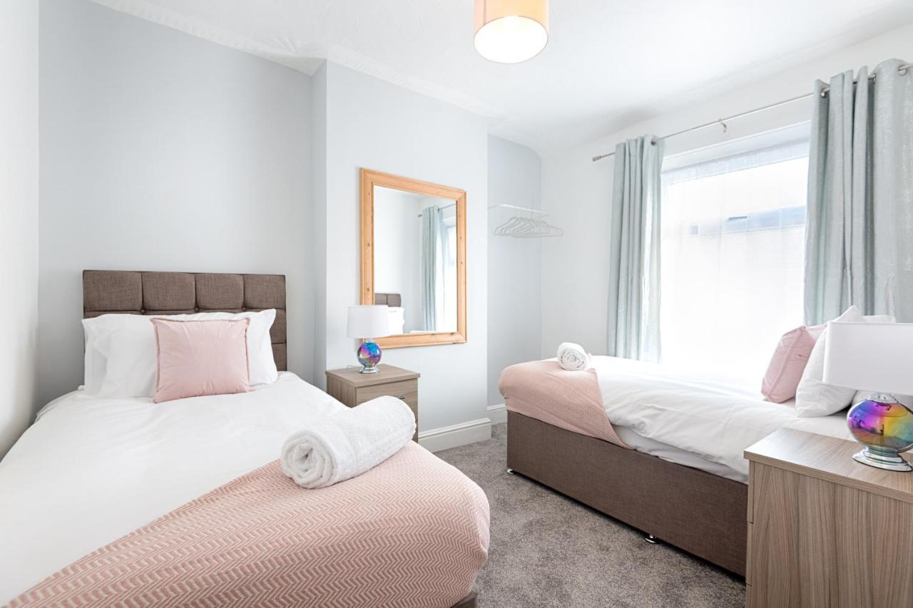 City Centre, Parking, Smart Tv'S In All Rooms Swansea Exterior photo